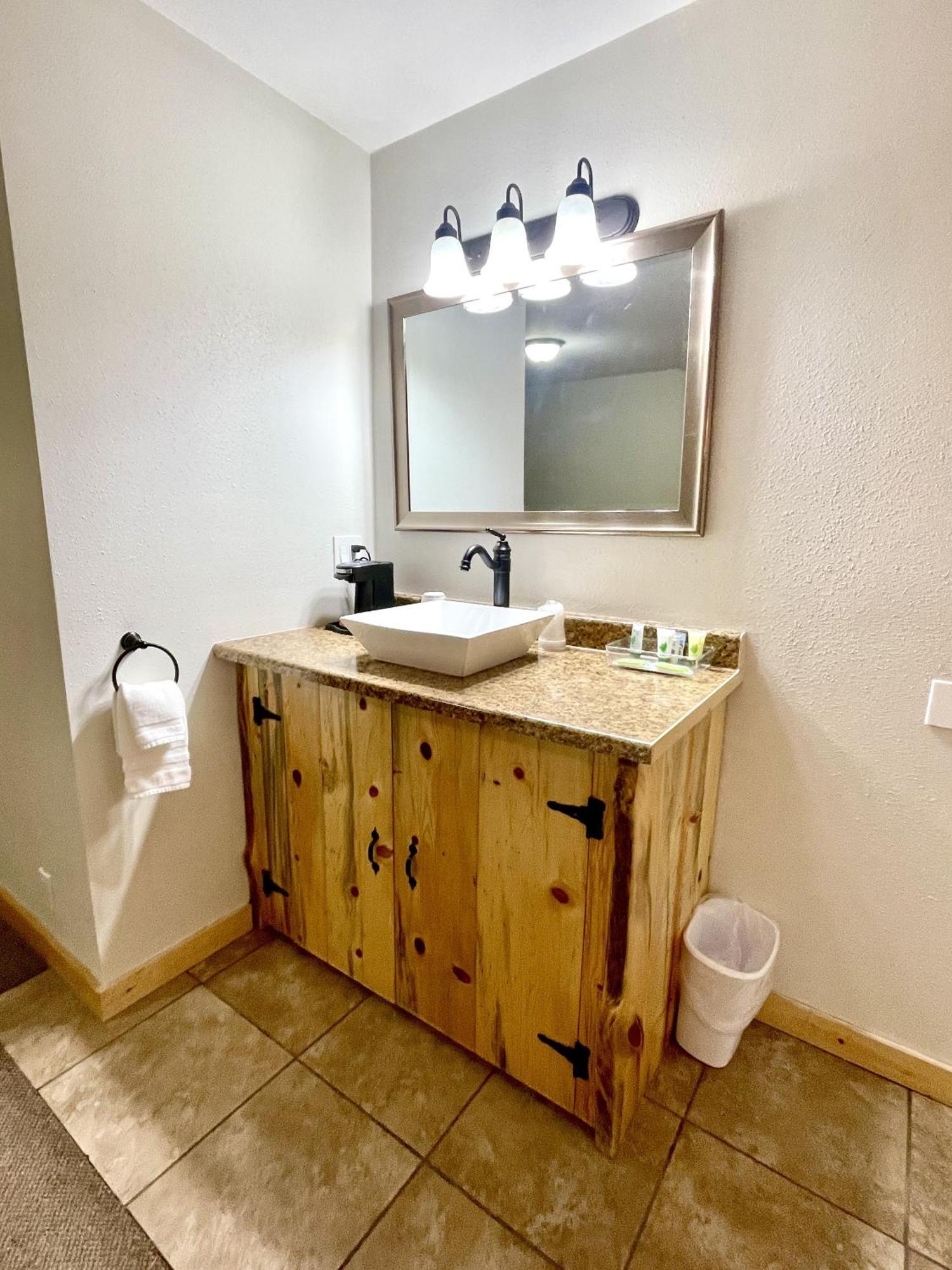 The Idaho Lodge & Rv Park Bonners Ferry Bagian luar foto